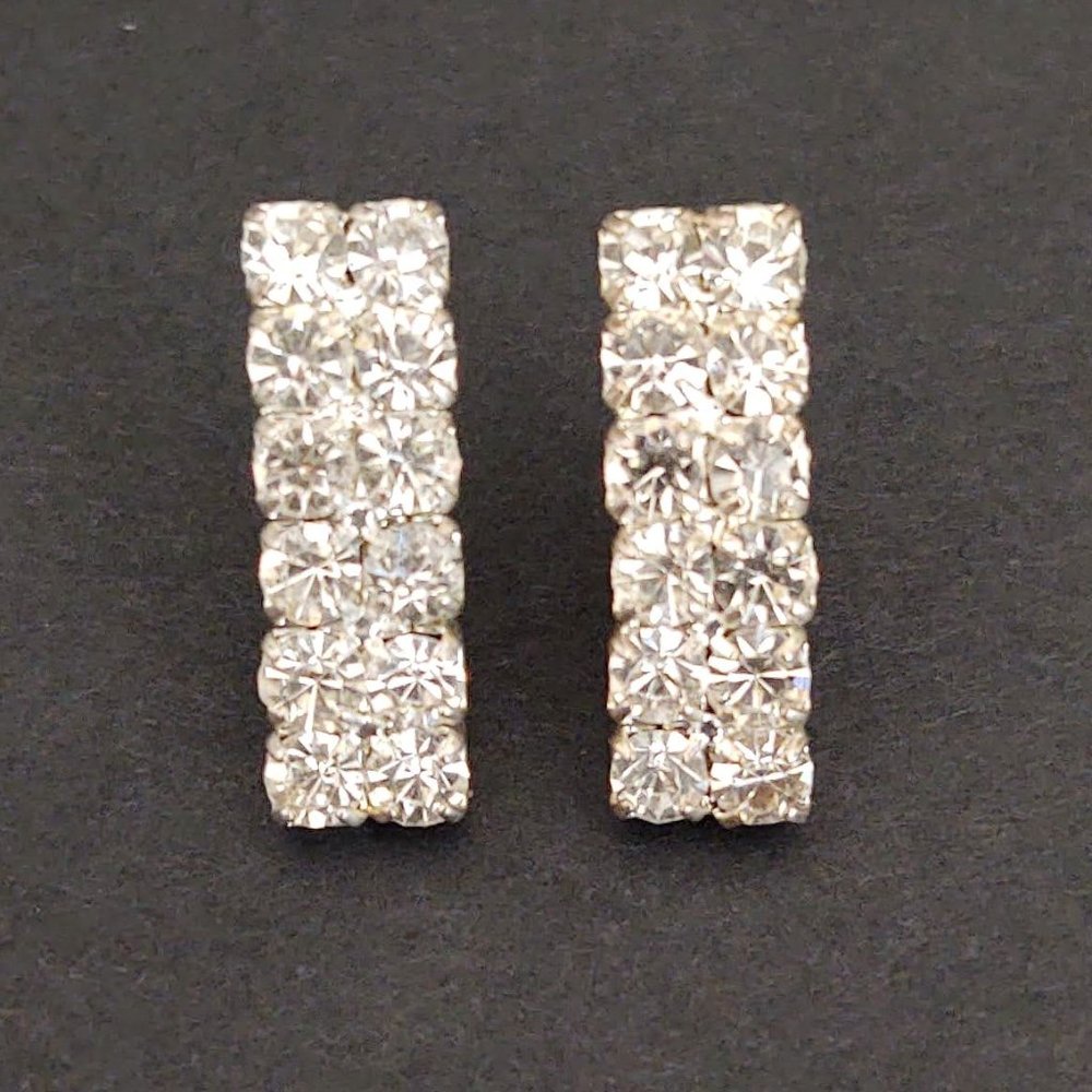 Curved vertical bar rhinestone earrings
